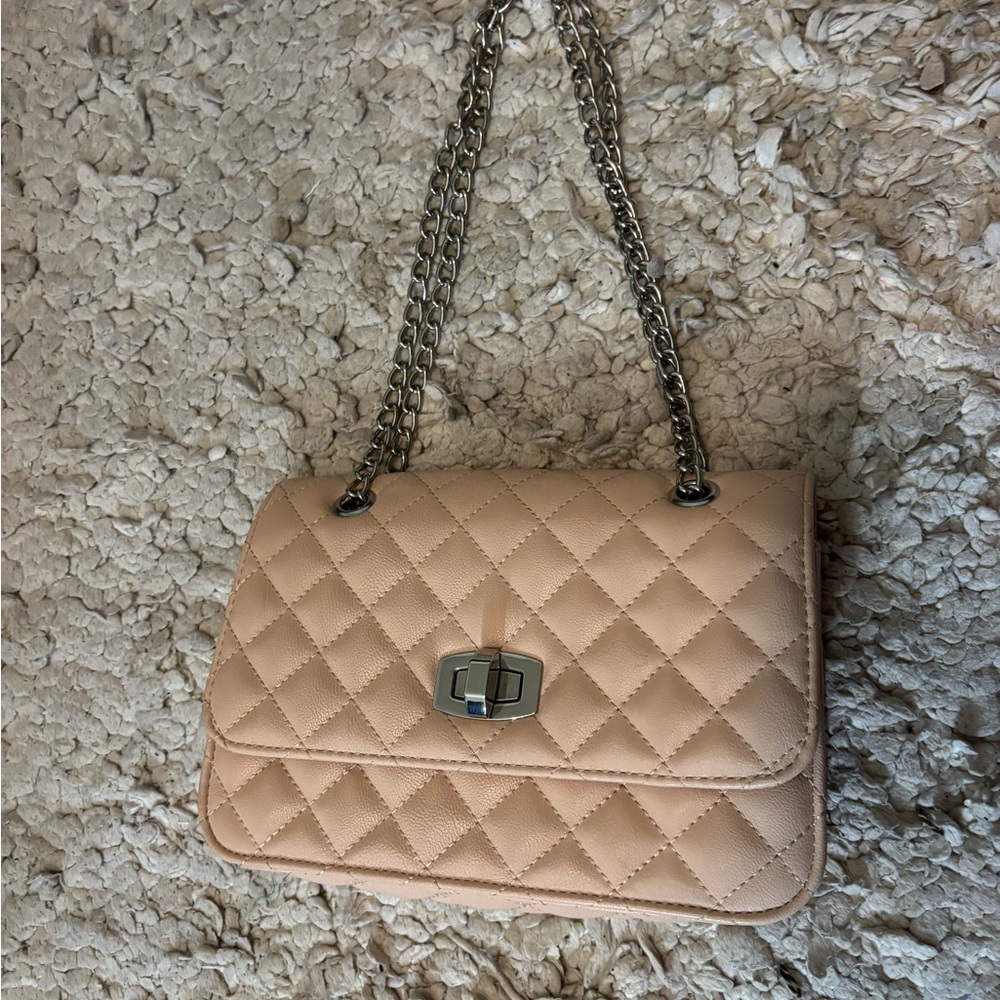 EXPRESS Women’s Elegant Quilted Nude Tan Blush Shoulder Bag w Silver Chain - Picture 3 of 8